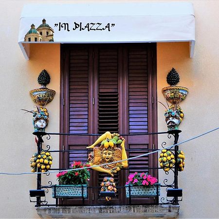 לינה וארוחת בוקר מזרה דל ואלו In Piazza מראה חיצוני תמונה