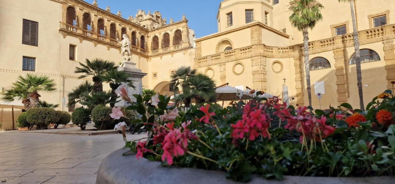 לינה וארוחת בוקר מזרה דל ואלו In Piazza מראה חיצוני תמונה