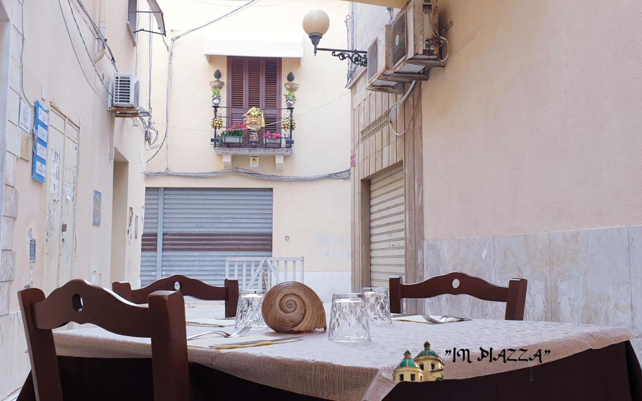 לינה וארוחת בוקר מזרה דל ואלו In Piazza מראה חיצוני תמונה
