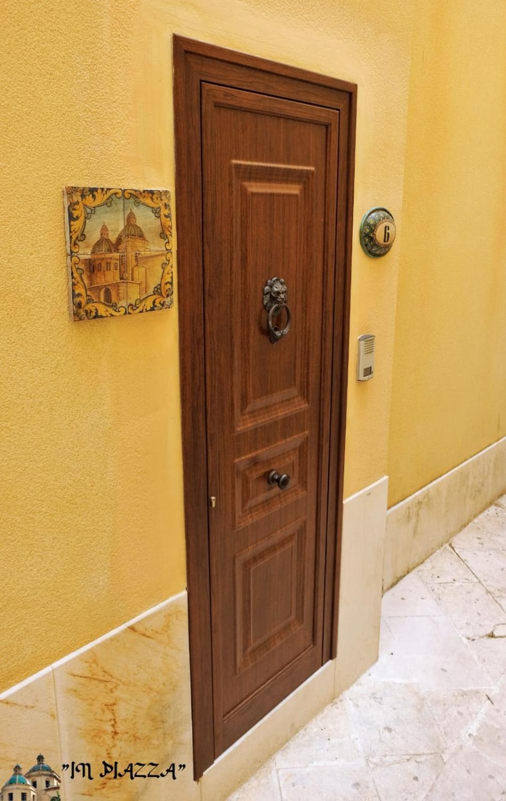 לינה וארוחת בוקר מזרה דל ואלו In Piazza מראה חיצוני תמונה